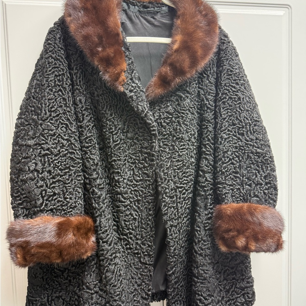 Elegant Mink Black and Brown Women's Coat Size Large Oversize Fit